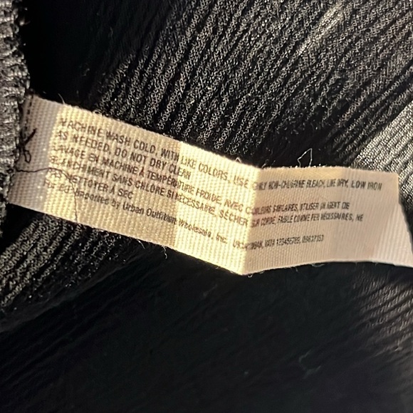 Intimately Free People Black Flowy Gauzy Crepe Tank Size Medium - Picture 10 of 14